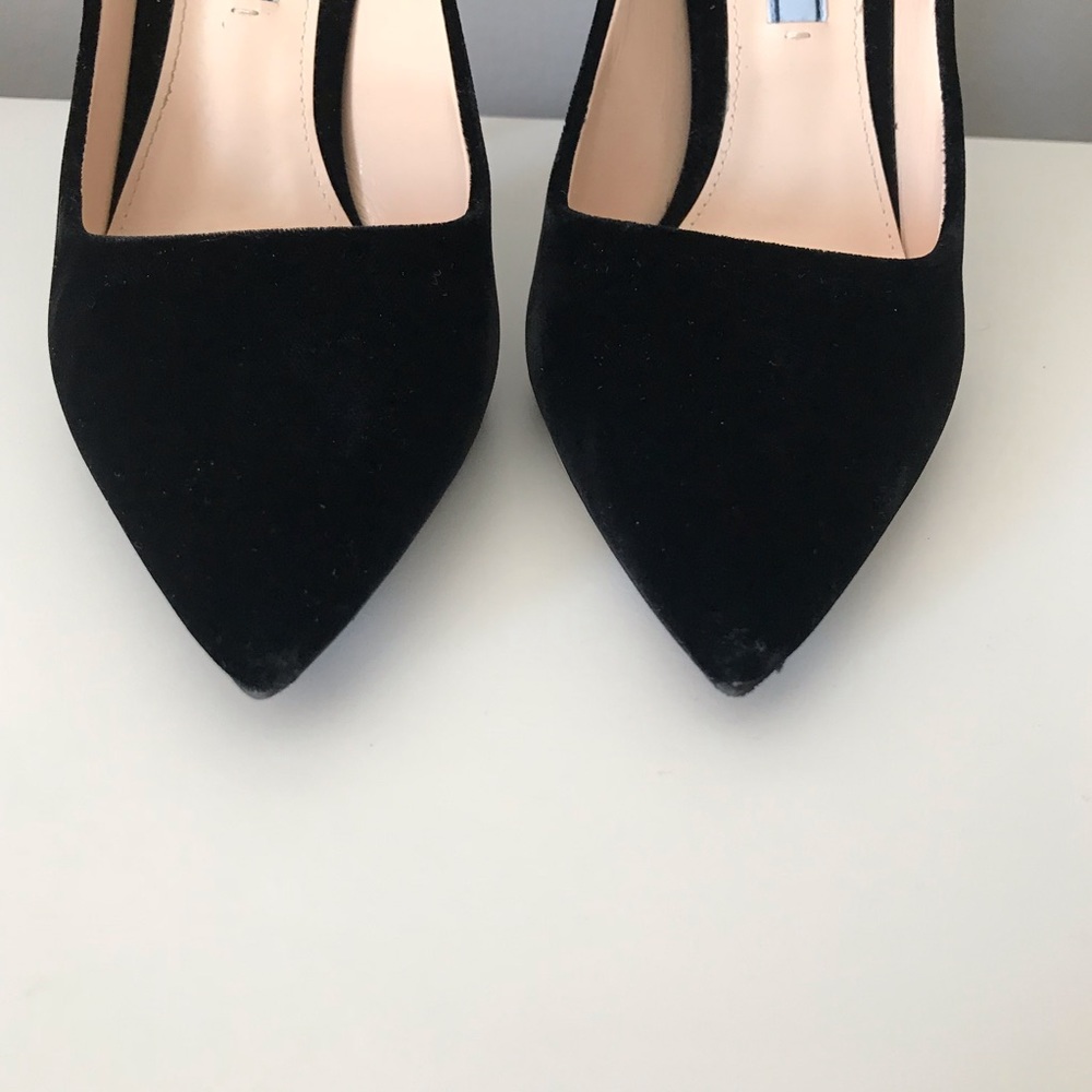 Prada velvet black pumps like new - Picture 3 of 5